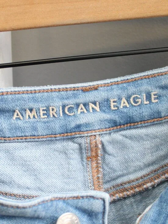 American Eagle AE Patch Me Up Blue Floral High-Rise Denim Mom Shorts Size 4 - Picture 4 of 11